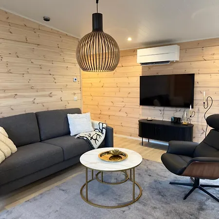 别墅 Modern Villajoenhelmi With Jacuzzi And Sauna