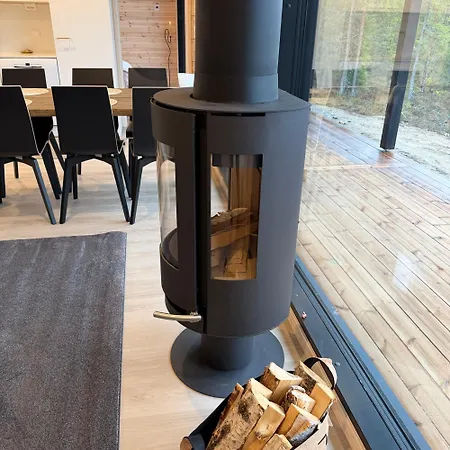 Modern Villajoenhelmi With Jacuzzi And Sauna ヴィラ クーサモ