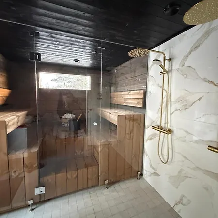 Modern Villajoenhelmi With Jacuzzi And Sauna * クーサモ