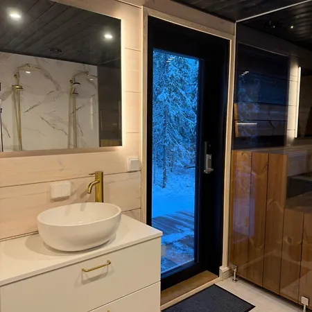 Modern Villajoenhelmi With Jacuzzi And Sauna * クーサモ